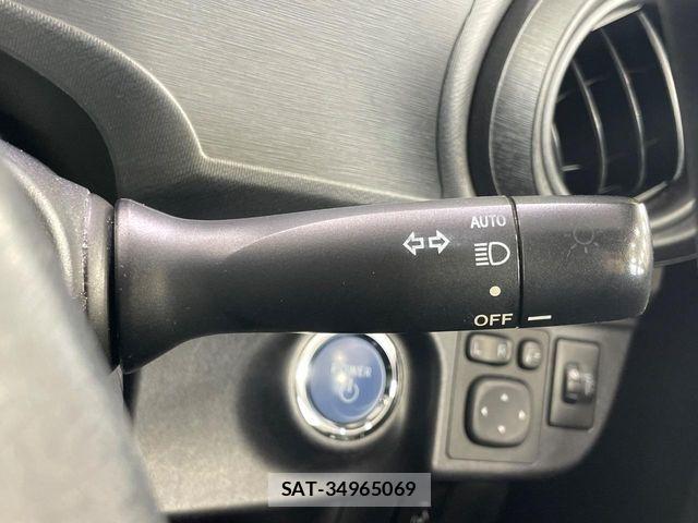 Toyota AQUA 2014-10 8740438-6
