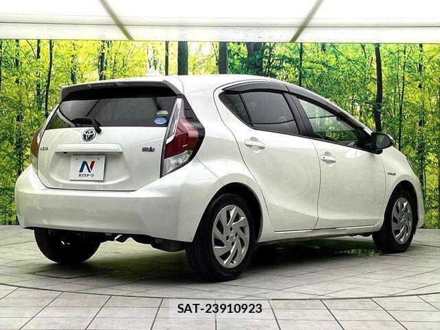 Toyota AQUA 2015-10 8740413-16