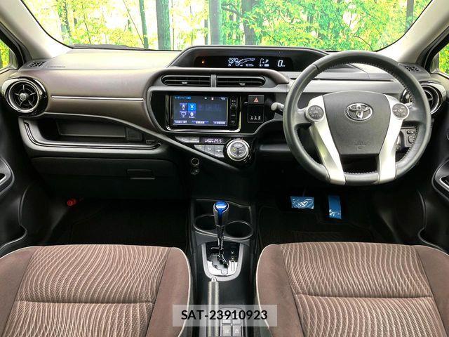 Toyota AQUA 2015-10 8740413-1