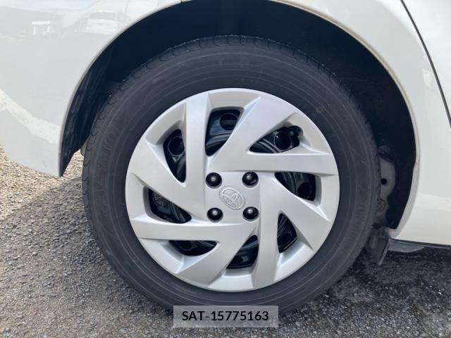 Toyota AQUA 2014-12 8740447-11