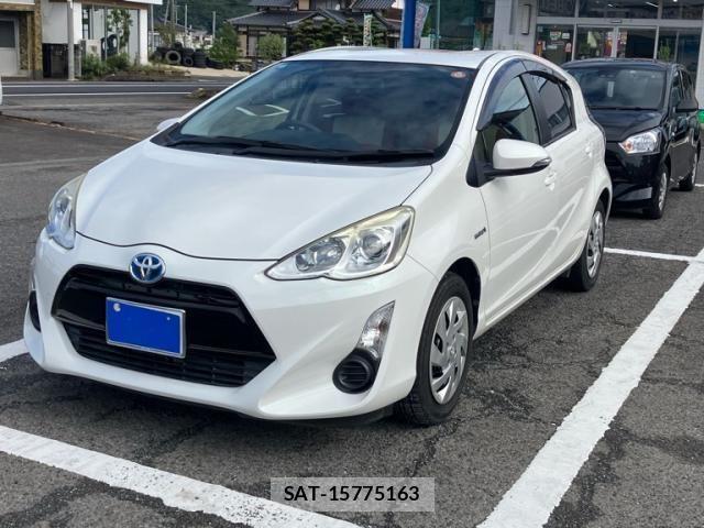 Toyota AQUA 2014-12 8740447-1