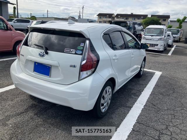 Toyota AQUA 2014-12 8740447-4