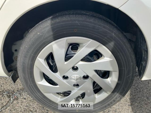 Toyota AQUA 2014-12 8740447-8