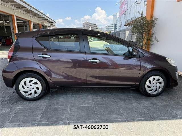 Toyota AQUA 2016-11 8740410-11