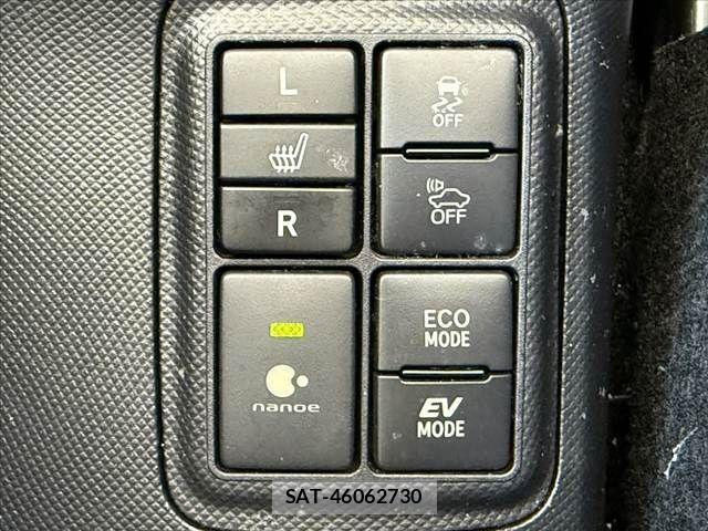 Toyota AQUA 2016-11 8740410-4