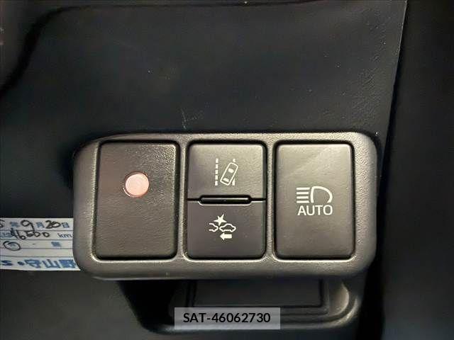 Toyota AQUA 2016-11 8740410-5