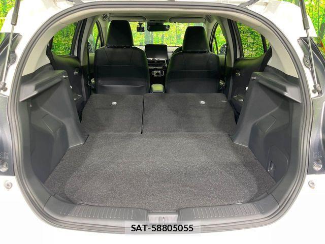 Toyota AQUA 2024-09 8740377-9