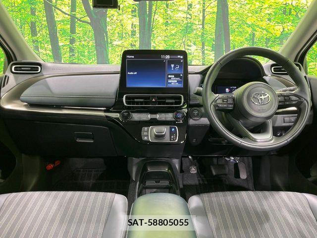 Toyota AQUA 2024-09 8740377-1