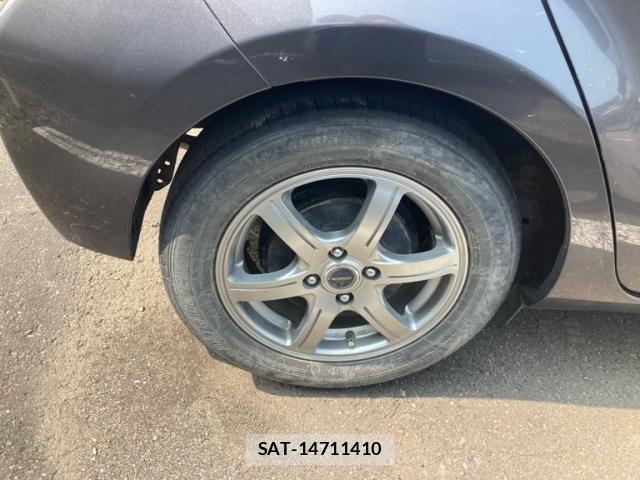 Toyota AQUA 2015-12 8740466-11