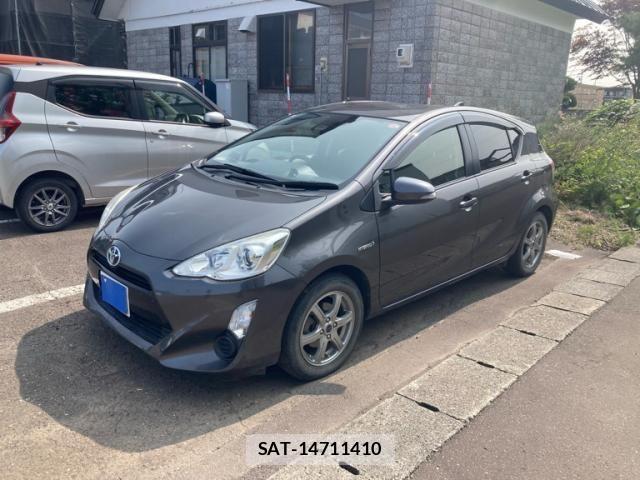 Toyota AQUA 2015-12 8740466-1