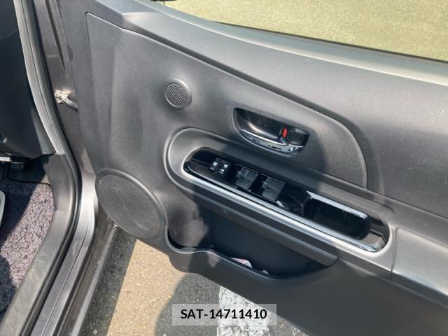 Toyota AQUA 2015-12 8740466-22