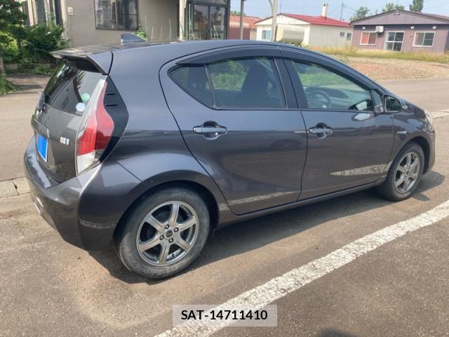 Toyota AQUA 2015-12 8740466-3