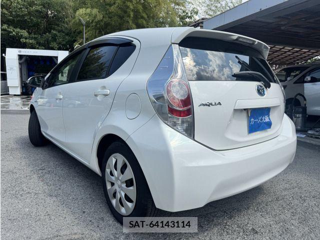 Toyota AQUA 2014-09 8740454-2
