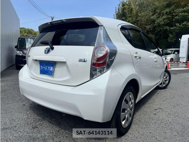 Toyota AQUA 2014-09 8740454-3