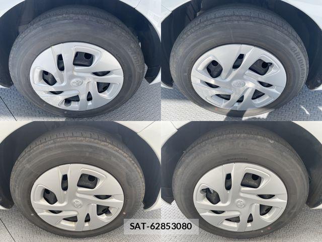 Toyota AQUA 2023-07 8740390-27