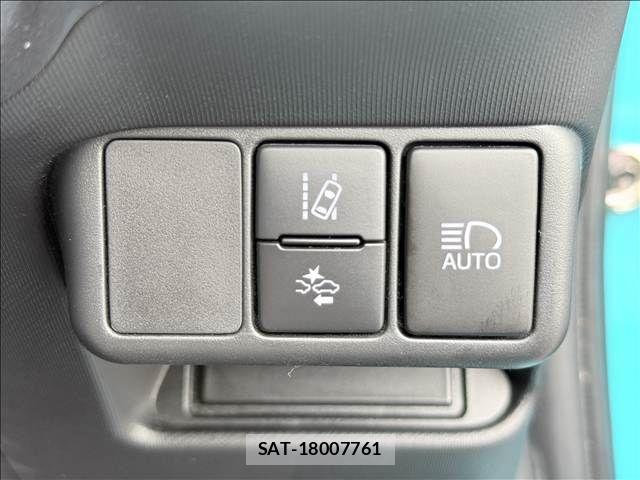 Toyota AQUA 2017-07 8740405-13