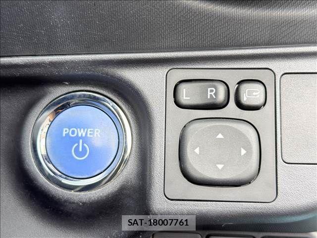 Toyota AQUA 2017-07 8740405-14