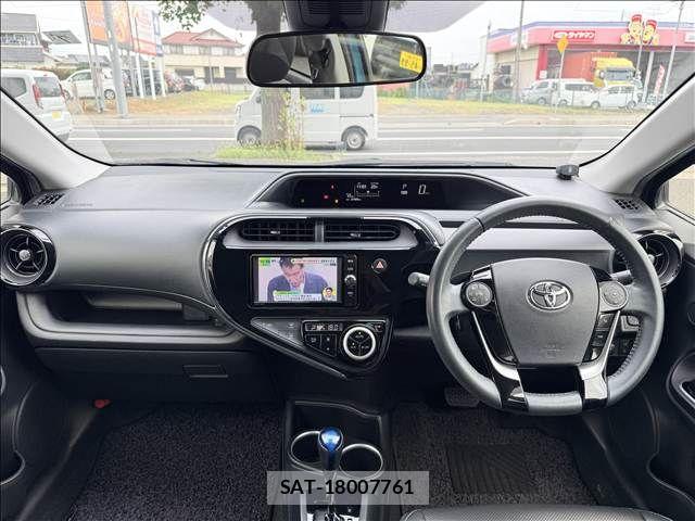 Toyota AQUA 2017-07 8740405-1