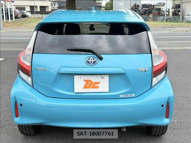 Toyota AQUA 2017-07 8740405-22