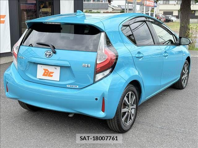 Toyota AQUA 2017-07 8740405-23