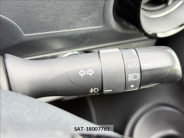 Toyota AQUA 2017-07 8740405-26