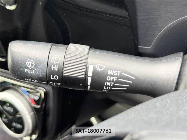 Toyota AQUA 2017-07 8740405-27