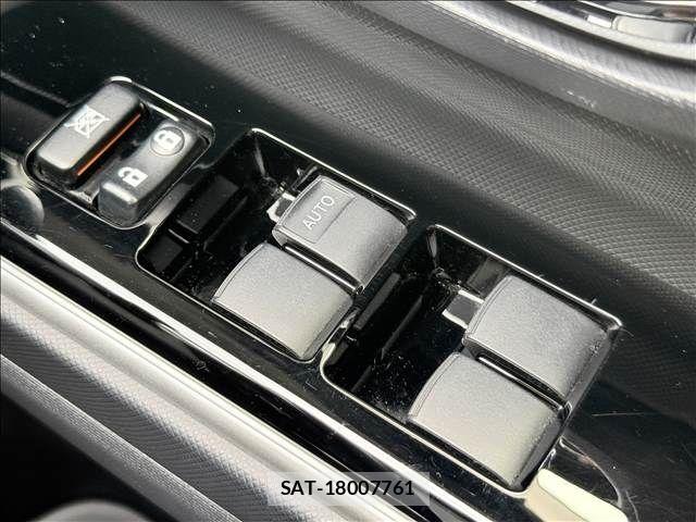 Toyota AQUA 2017-07 8740405-28