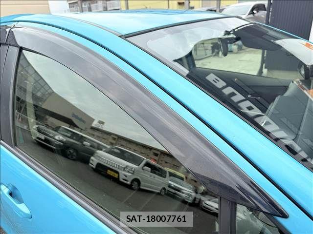 Toyota AQUA 2017-07 8740405-29