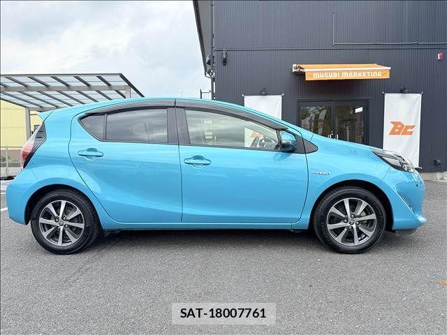 Toyota AQUA 2017-07 8740405-6