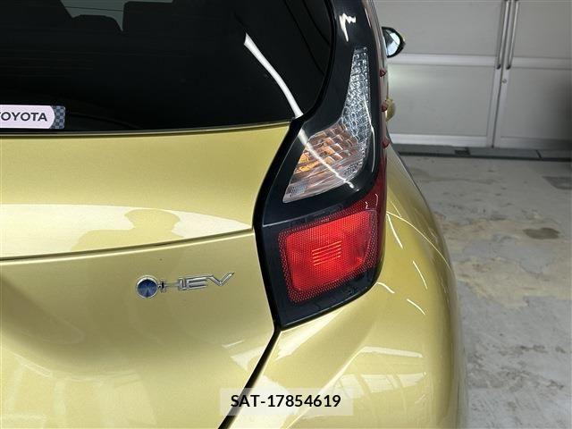 Toyota AQUA 2024-09 8740388-9