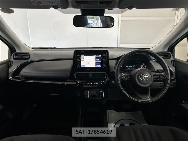 Toyota AQUA 2024-09 8740388-13