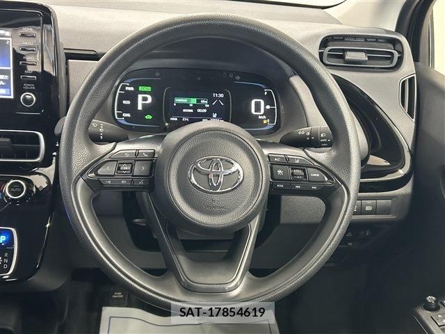 Toyota AQUA 2024-09 8740388-15