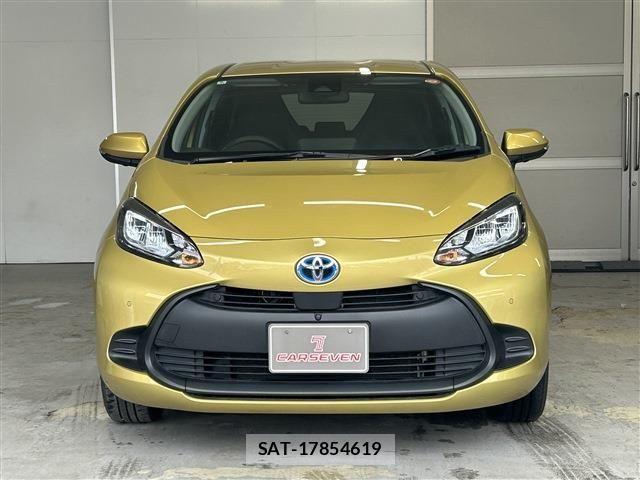Toyota AQUA 2024-09 8740388-1