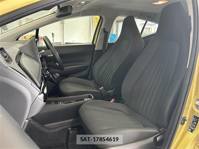 Toyota AQUA 2024-09 8740388-23