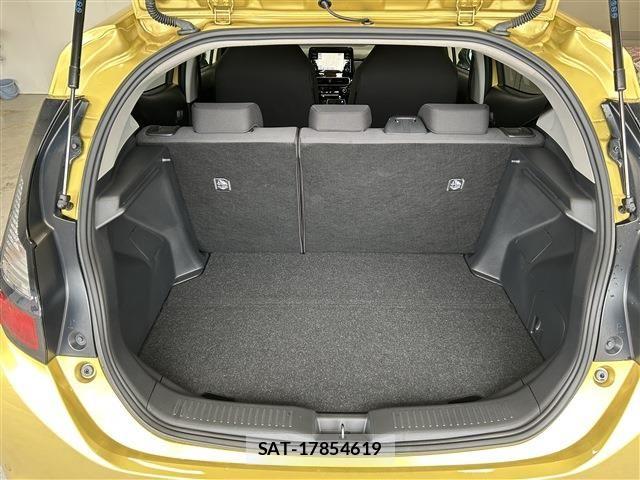 Toyota AQUA 2024-09 8740388-25