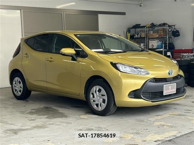Toyota AQUA 2024-09 8740388-2