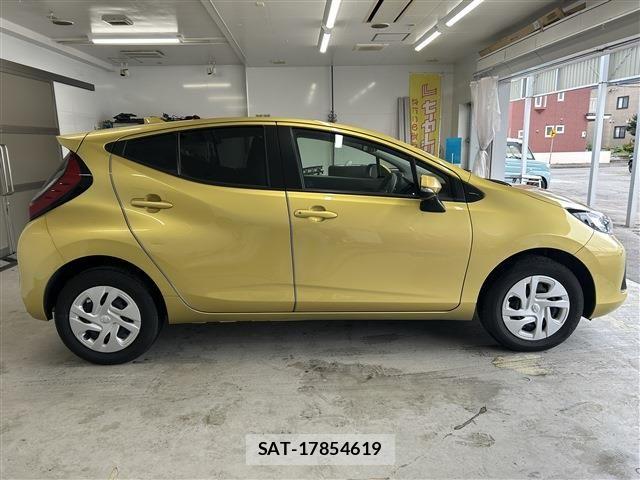 Toyota AQUA 2024-09 8740388-3