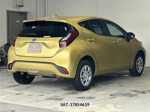 Toyota AQUA 2024-09 8740388-4