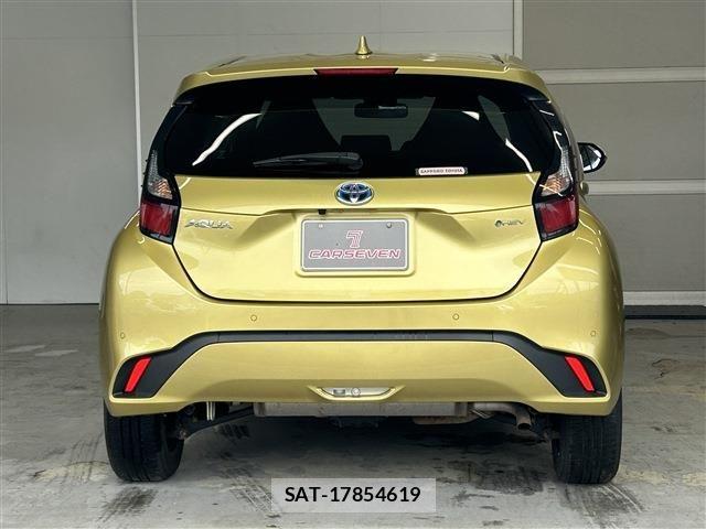 Toyota AQUA 2024-09 8740388-5