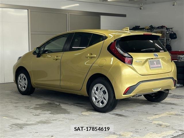 Toyota AQUA 2024-09 8740388-6