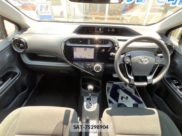 Toyota AQUA 2018-12 8740403-1