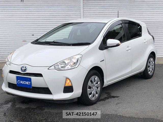 Toyota AQUA 2014-10 8740426-0