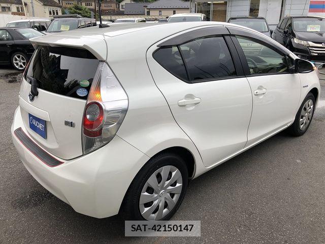 Toyota AQUA 2014-10 8740426-1