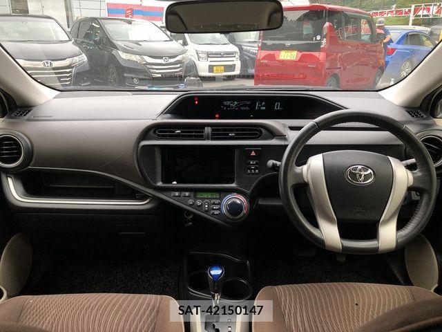 Toyota AQUA 2014-10 8740426-2