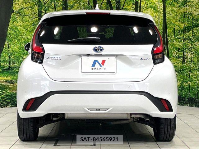 Toyota AQUA 2024-10 8740384-15