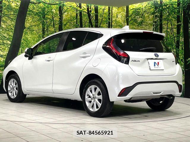 Toyota AQUA 2024-10 8740384-17