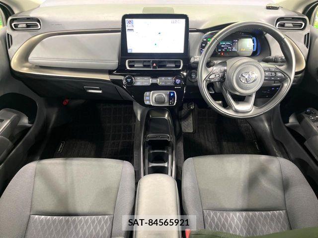 Toyota AQUA 2024-10 8740384-2