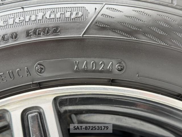 Toyota AQUA 2017-12 8779473-9