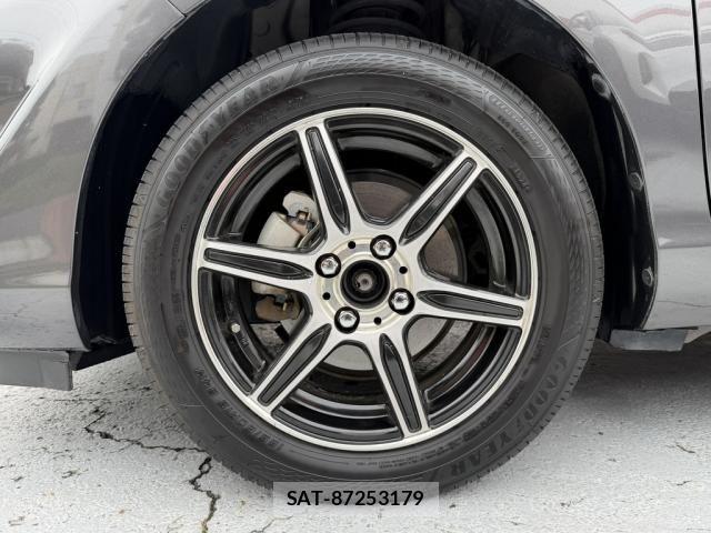 Toyota AQUA 2017-12 8779473-10