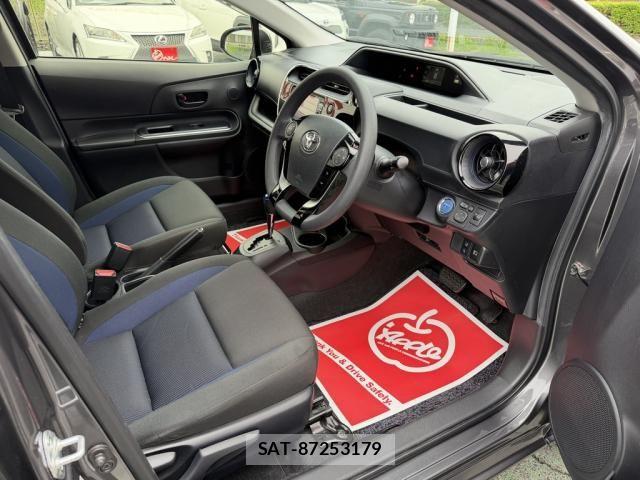 Toyota AQUA 2017-12 8779473-28